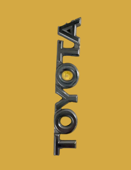 2000-04 OEM Toyota Avalon Emblem Badge Trunk